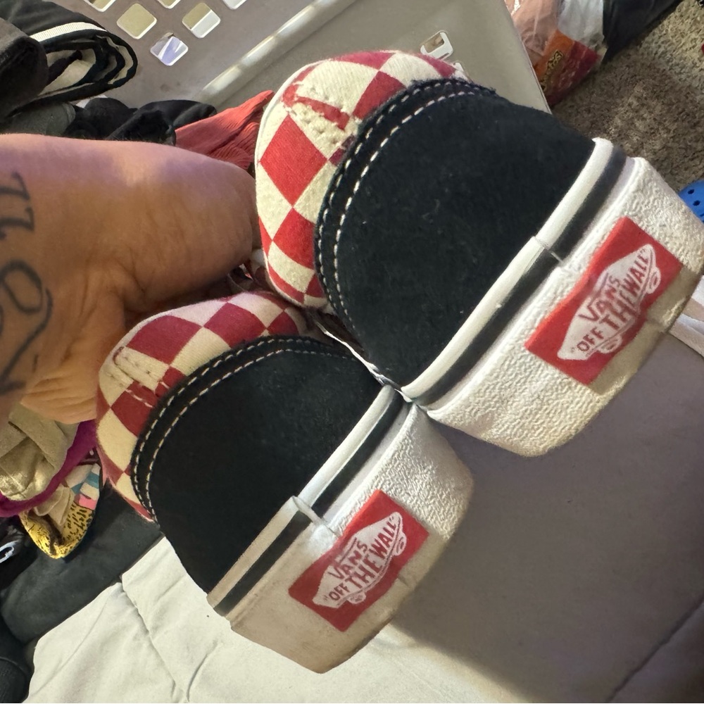Vans - Picture 3 of 6
